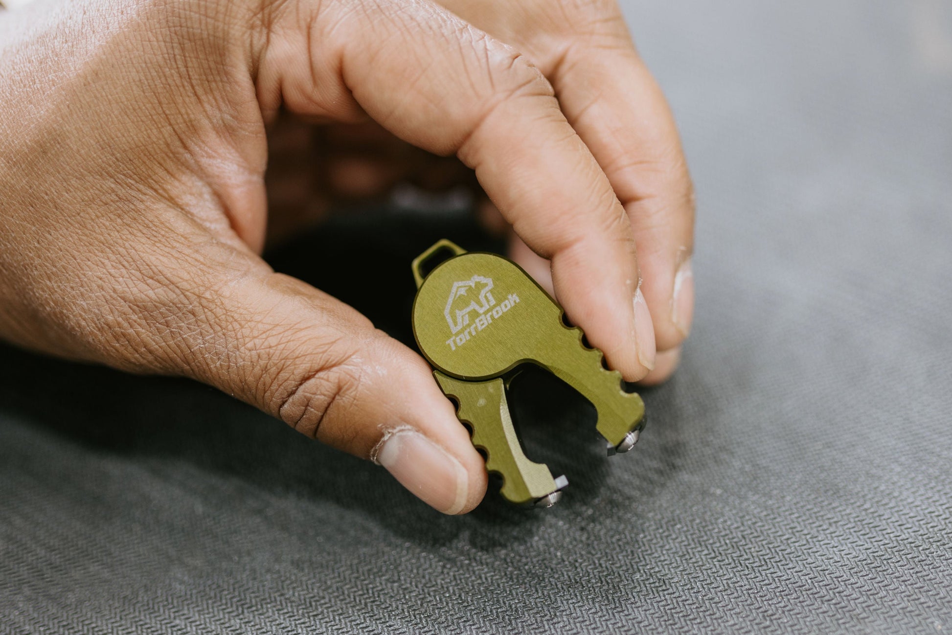TorrBrook Magnetic Nippers Hand Profile